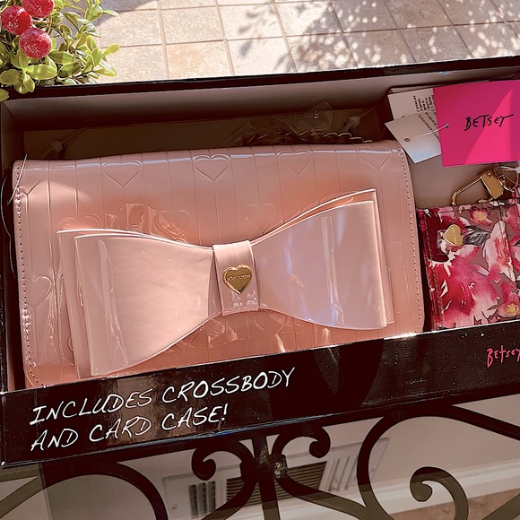 Betsey Johnson Handbags - BETSEY JOHNSON patent Blush pink CROSSBODY and CARD CASE Gold chain GIFT SET